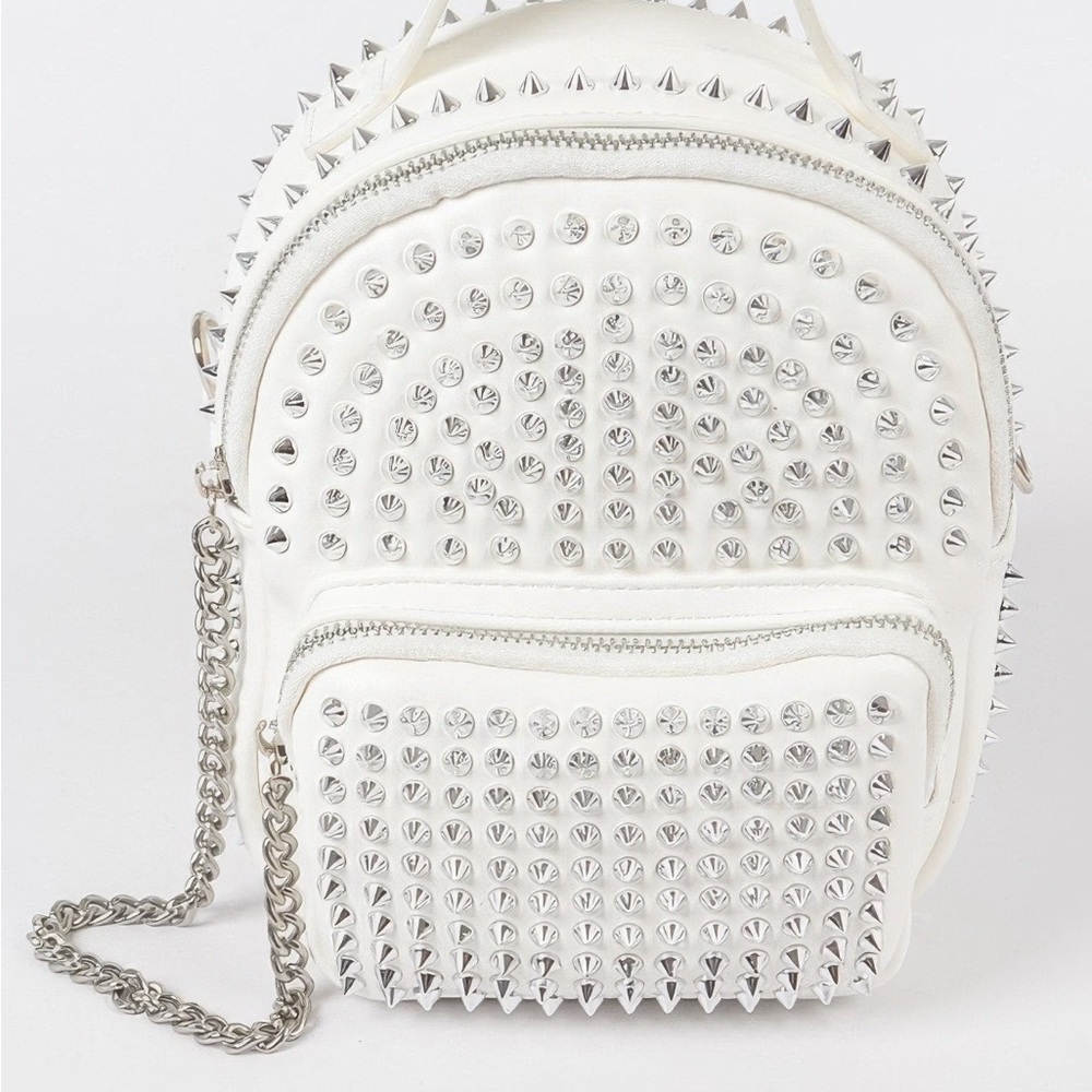 Studded Backpack With Chain Zippier